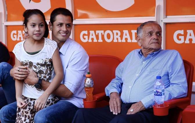 Aquí con su abuelo en partido del torneo de apertura 2014