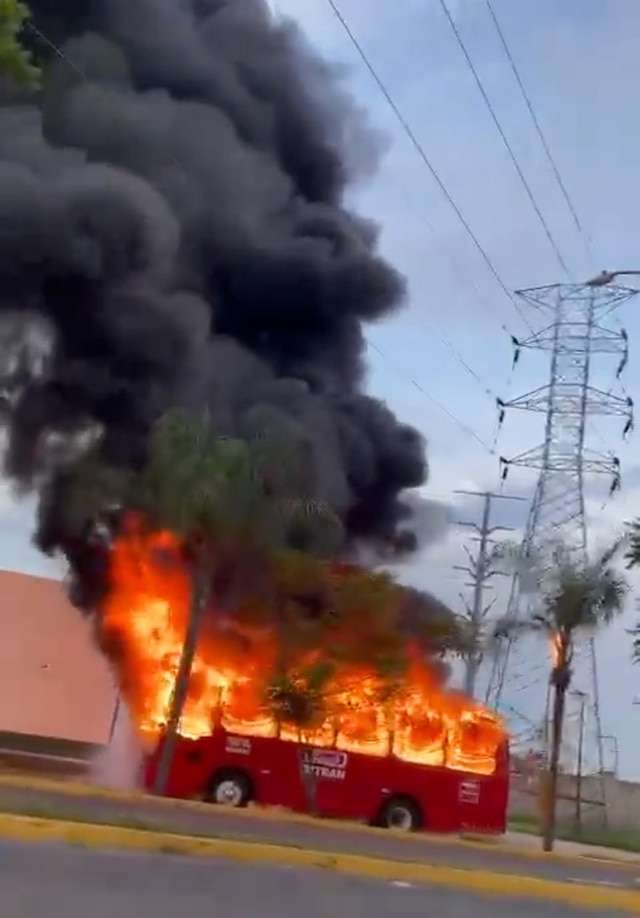 Narcobloqueos en Guadalajara dejan 2 muertos, confirma Fiscalía de Jalisco.